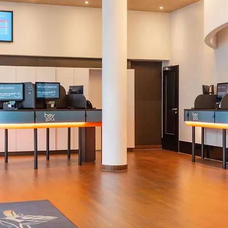 Hey Lou Frankfurt Airport 4*