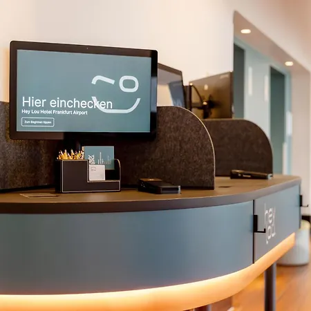 Hey Lou Frankfurt Airport