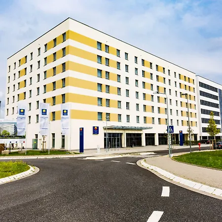 Hey Lou Frankfurt Airport