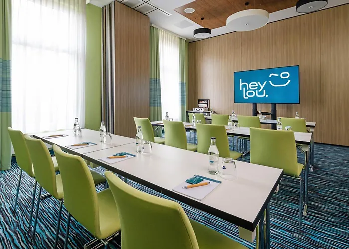 Hey Lou Frankfurt Airport קלסטרבאך