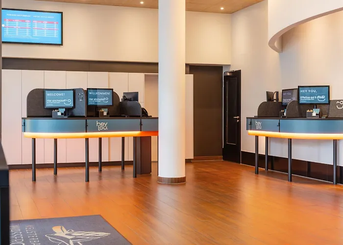 Hey Lou Frankfurt Airport 4*